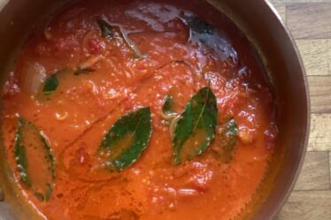 Rachel Roddy's tomato and bay sauce