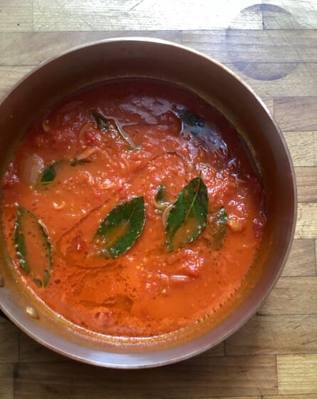 Rachel Roddy's tomato and bay sauce