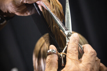 Hairdresser Tip: When Should I Switch to a Swivel Shear? - Bangstyle