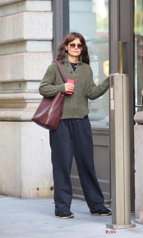 Katie Holmes wears the perfect fall sweater - Fashnfly