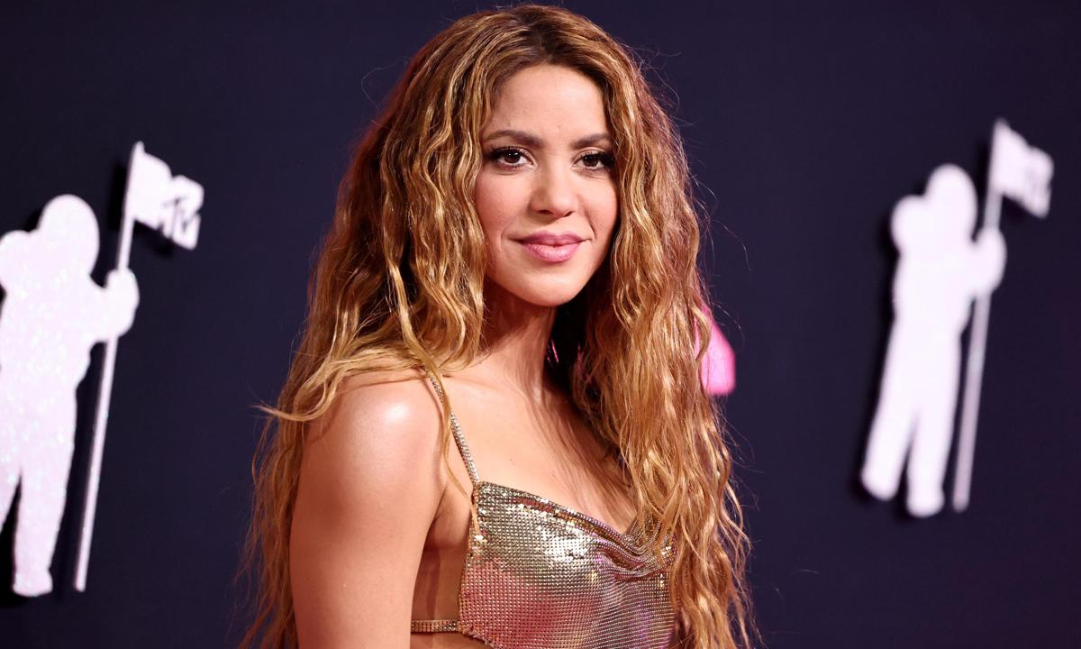 Shakira’s favorite casual look includes platform sneakers and baggy pants: See pics
