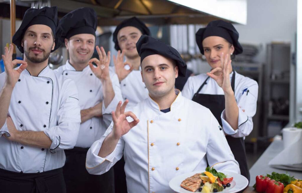 The Importance of Clean Chef Uniforms for the Food Industry