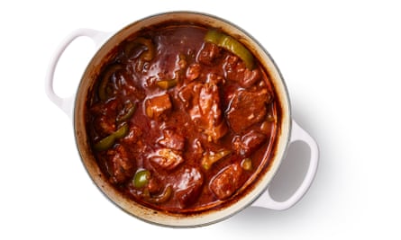 Pot of meat and green peppers in tomato sauce