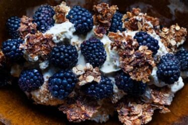The darker the berry: blackberries and toasted oatmeal.