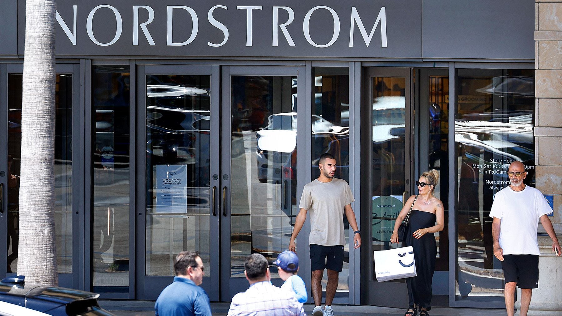 Nordstrom Revenue Sags as Inflation Turns Holiday Shoppers Picky