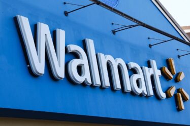 Walmart Lifts Targets as Shoppers Pick Low-Priced Items for the Holiday