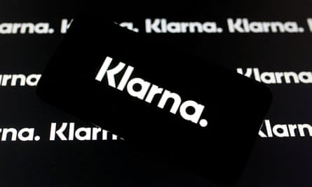 A smartphone displays a Klarna logo