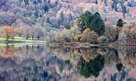 Lake Windermere surrounded by autumn trees.