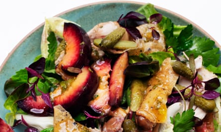 A salad of roast chicken and nectarines
