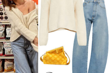 Chrissy Teigen: Ivory Sweater, Barrel Jeans