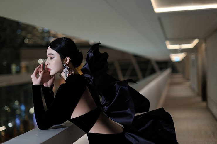 Fan Bingbing Wore Stéphane Rolland Haute Couture To The 2023 Singapore ...