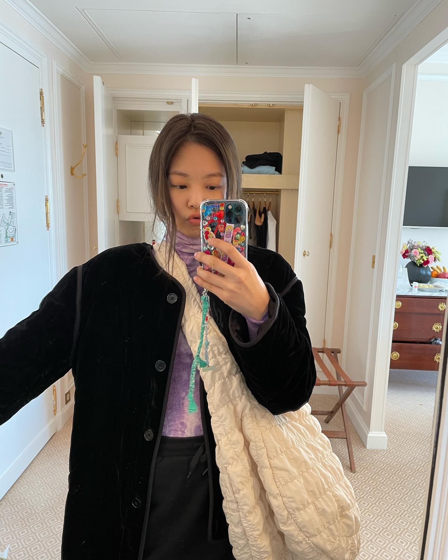 Jennie in the COS quilted bag