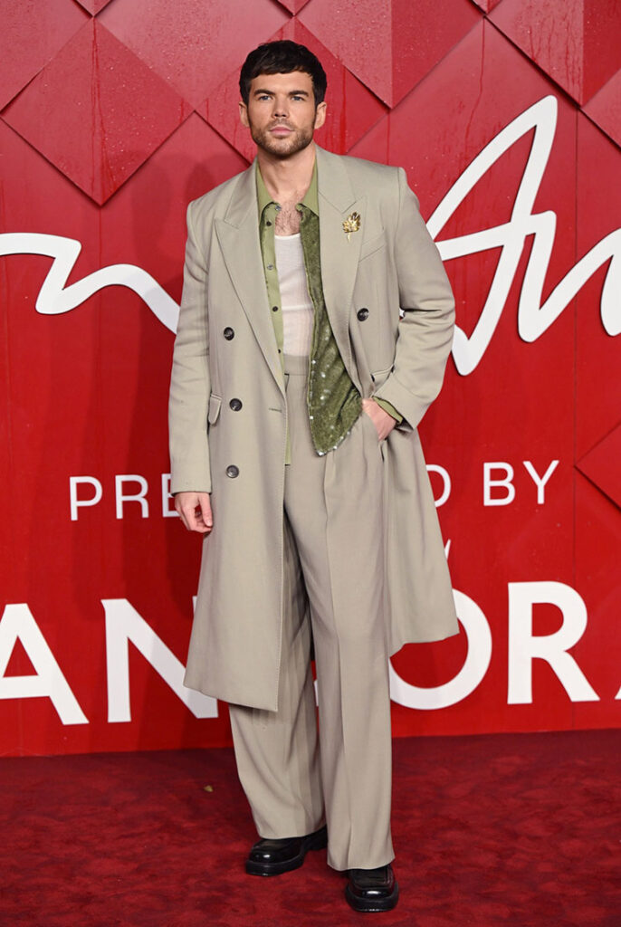 Luke Newton attends The Fashion Awards 2023 