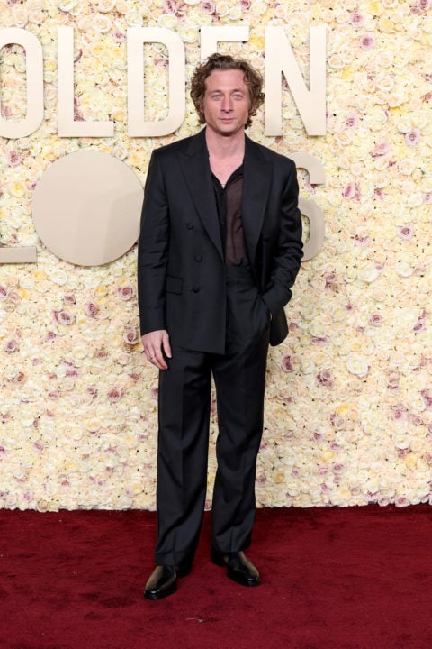 Pedro Pascal Golden Globe's Look Included an Arm Sling - Fashnfly