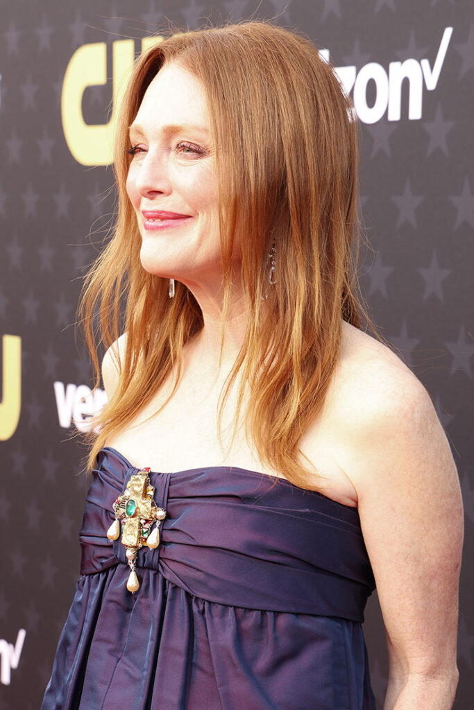 Julianne Moore wore Chanel Haute Couture To The 2024 Critics Choice Awards 
