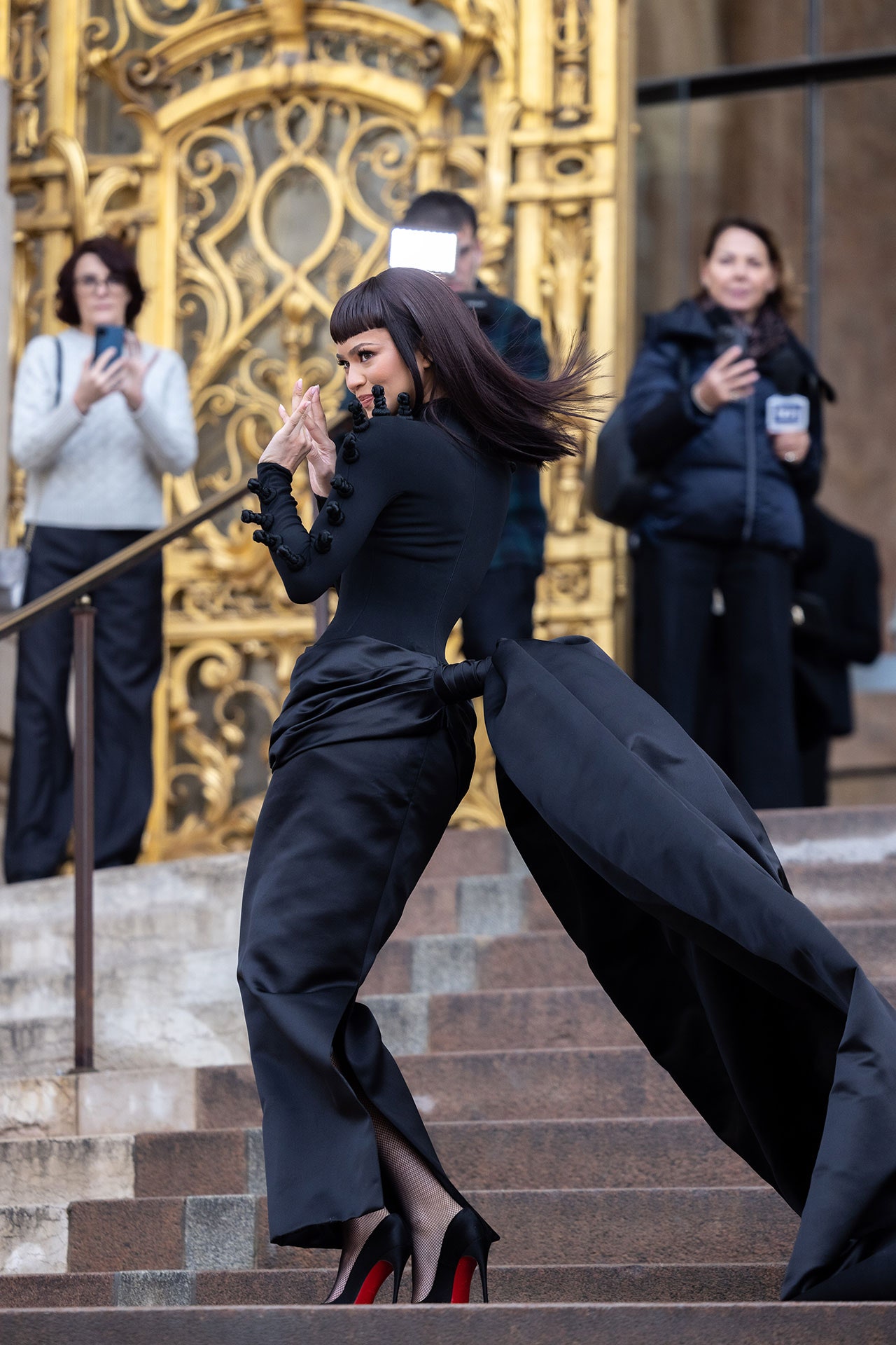 Her horsetail train in action on the stairs of the Place Vendôme.