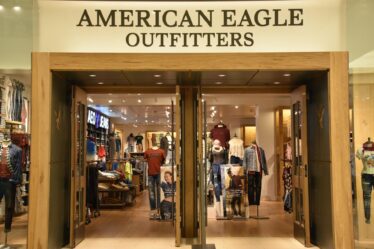 American Eagle Outfitters Lifts Holiday Quarter Revenue View on Strong Demand