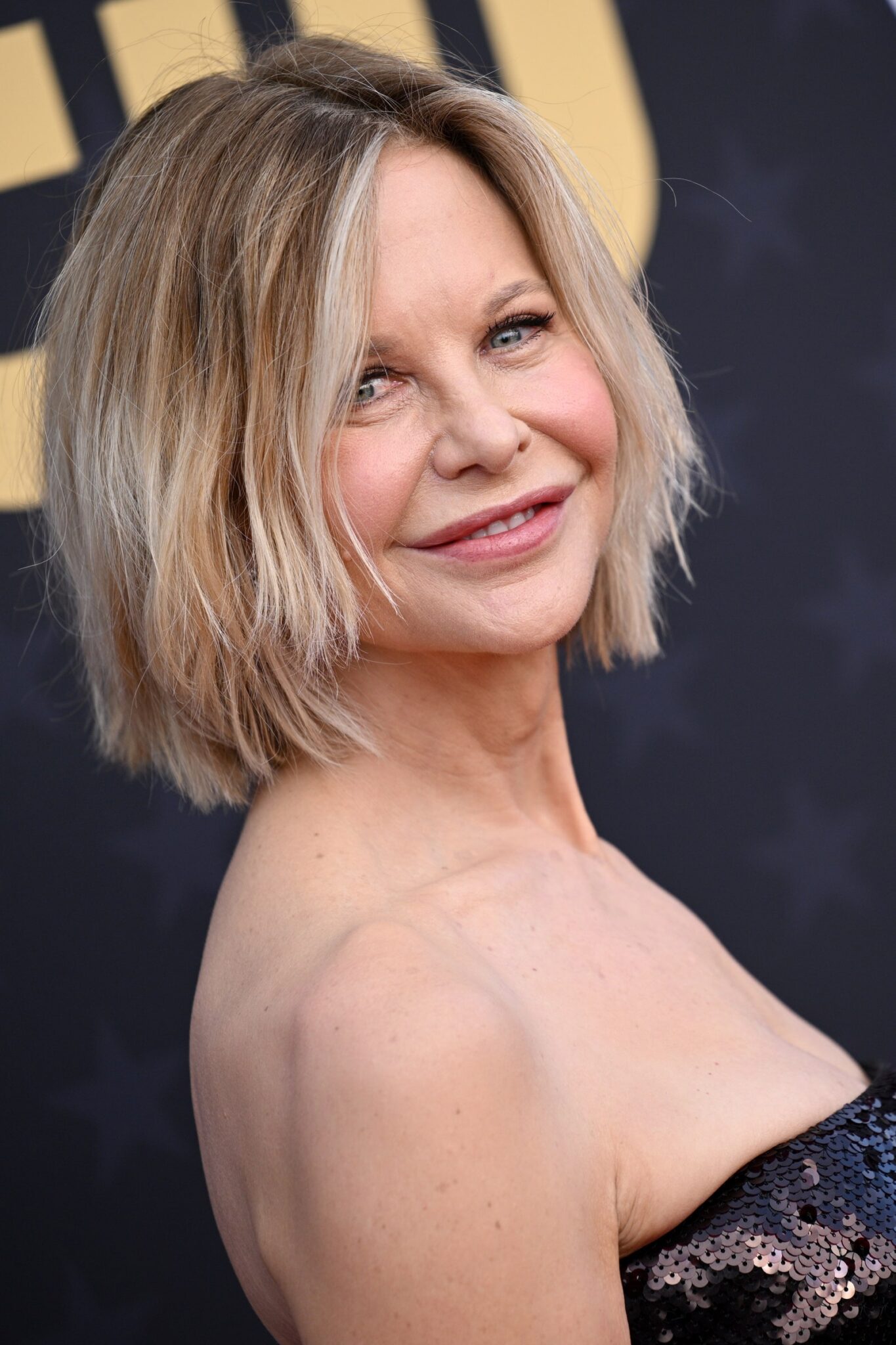 Meg Ryans New Choppy Bob Is Very 90s Meg Ryan Fashnfly