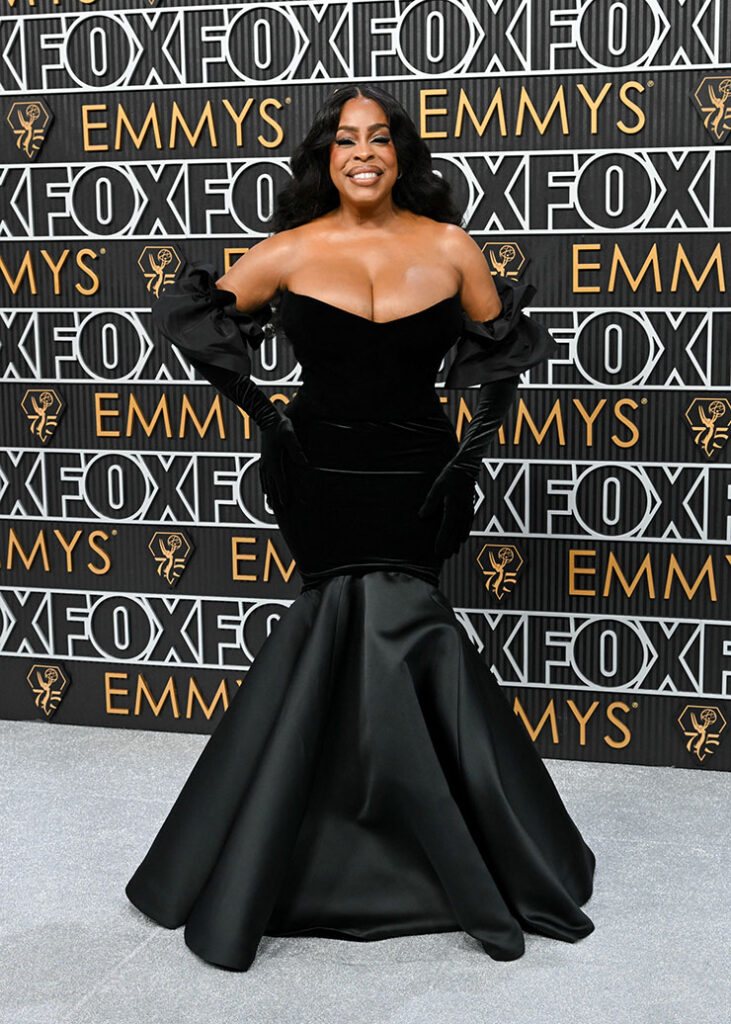Niecy Nash-Betts Wore Greta Constantine To The 75th Primetime Emmy Awards