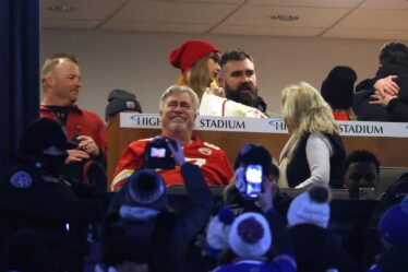 Ed Kelce Taylor Swift and Jason Kelce attend the AFC Divisional Playoff game between the Kansas City Chiefs and the...
