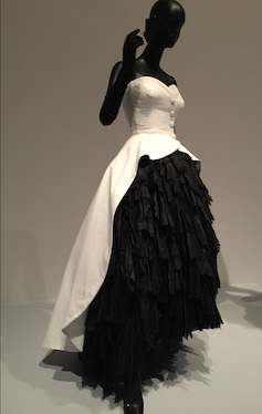 A cream and black evening dress made of silk and organza.