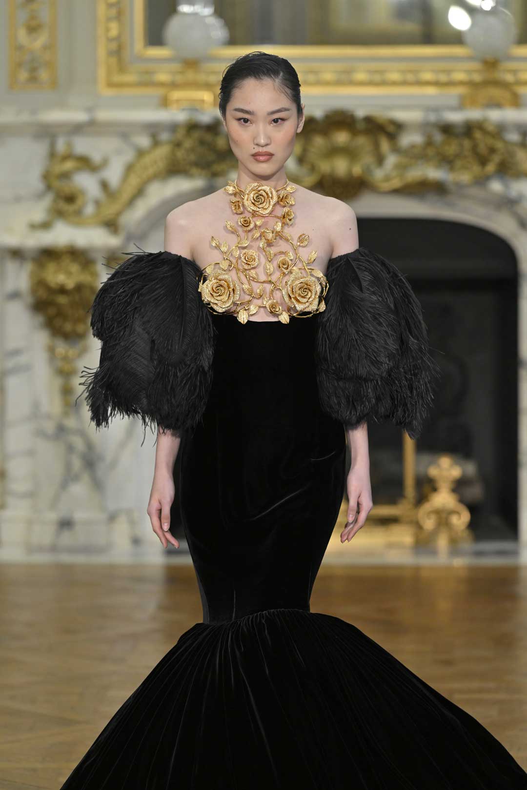 PARIS, FRANCE - JANUARY 22: (EDITORIAL USE ONLY - For Non-Editorial use please seek approval from Fashion House) A model walks the runway during the Tamara Ralph Haute Couture Spring/Summer 2024 show as part of Paris Fashion Week on January 22, 2024 in Paris, France. (Photo by Kristy Sparow/Getty Images)