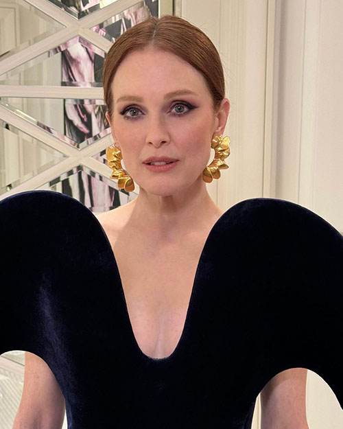 Julianne Moore Wore Schiaparelli Haute Couture To The ‘Mary and George’ London Premiere