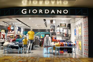Billionaire Cheng Family Seeks to Oust Giordano CEO After Failed Buyout