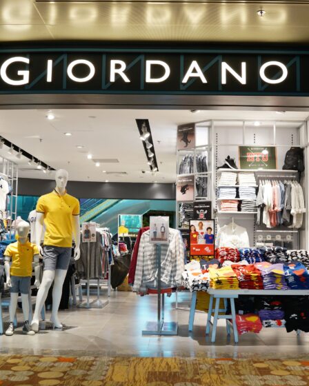 Billionaire Cheng Family Seeks to Oust Giordano CEO After Failed Buyout