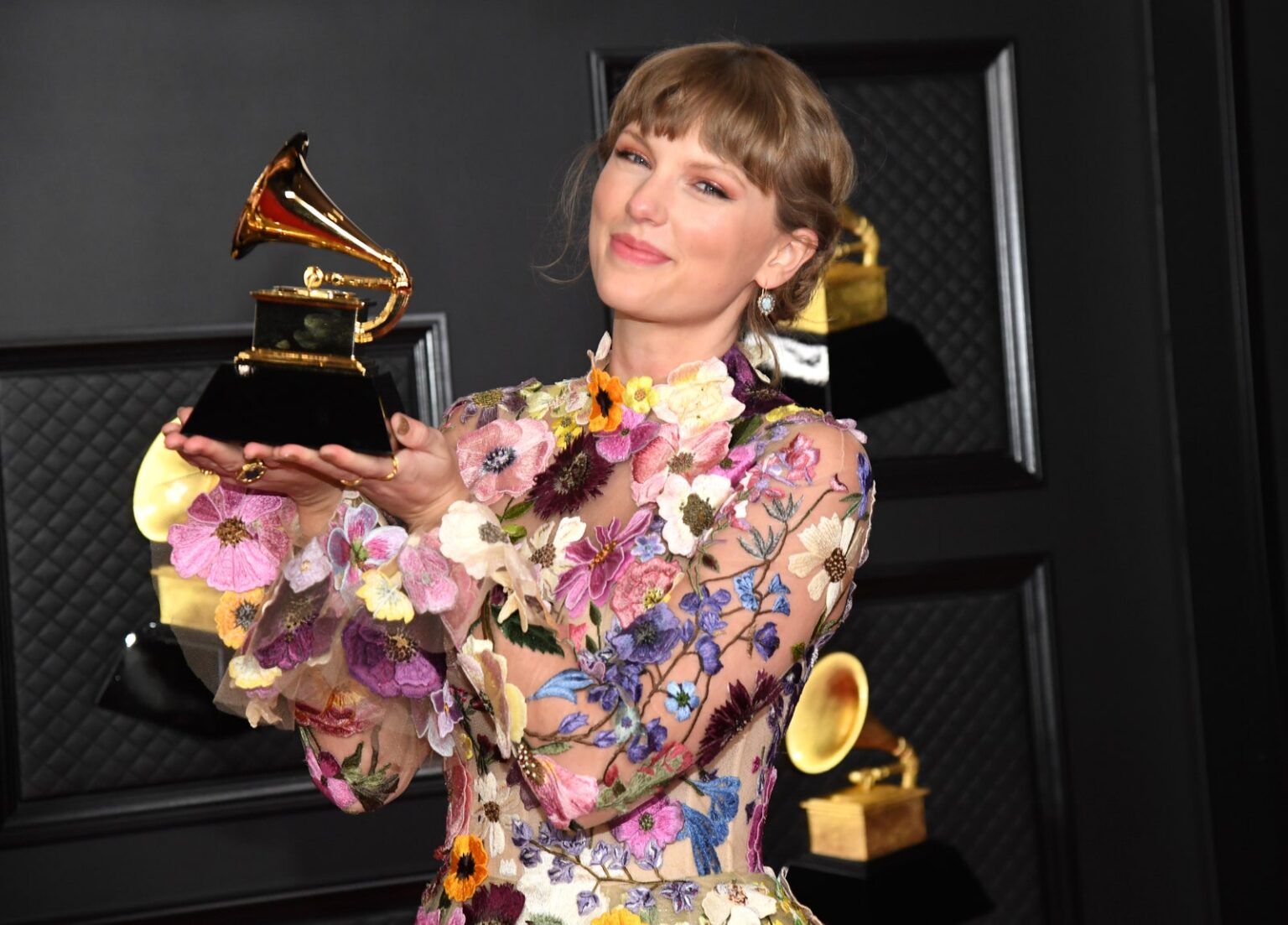 Taylor Swift Wears Reputation Esque Schiaparelli Gown To The 2024 Grammys Fashnfly 8710