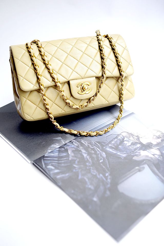 Chanel 2.55 Bag brand history (Photo via WikiCommons)