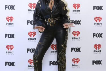 Beyonce Wore Archive Versace To The 2024 iHeartRadio Music Awards