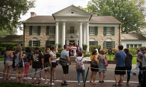 Fans queue to visit Graceland