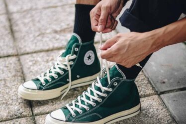 tying the shoelace of a classic chuck 70 by converse