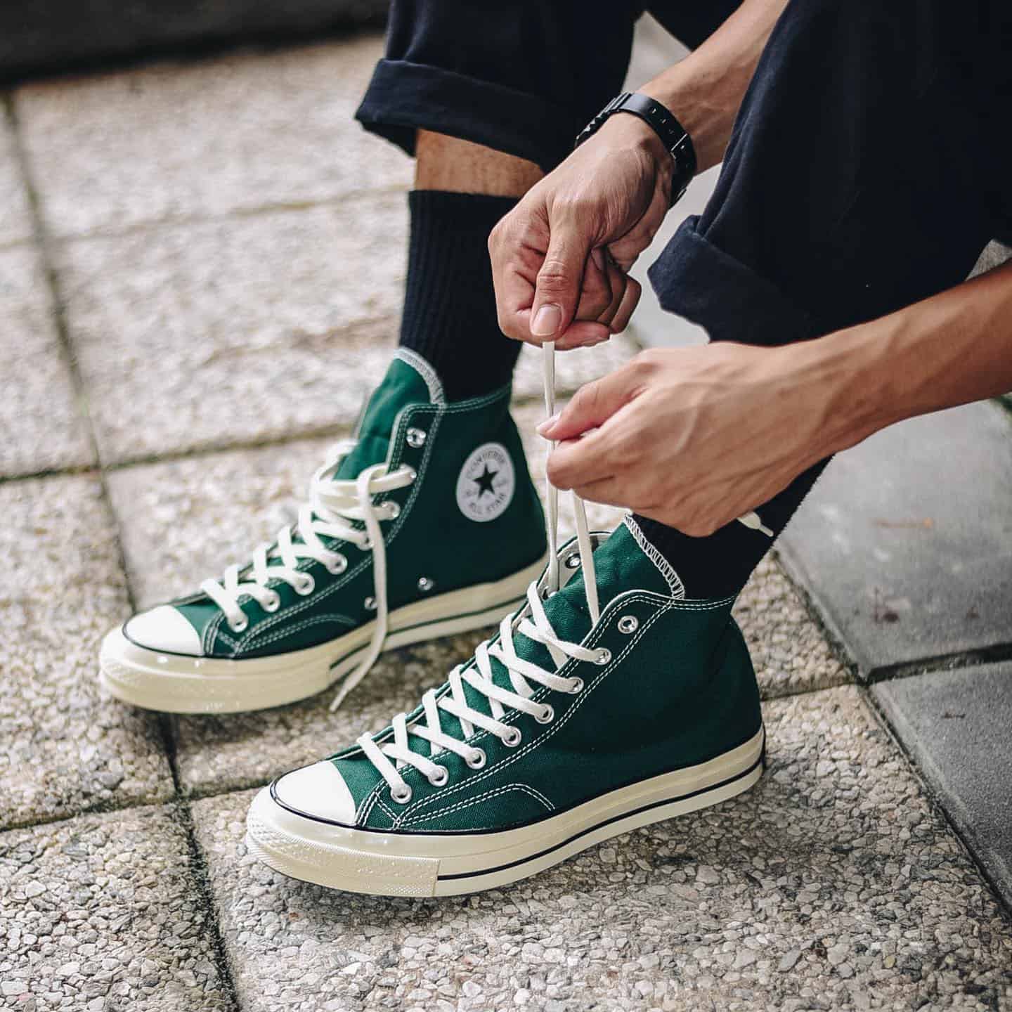 tying the shoelace of a classic chuck 70 by converse