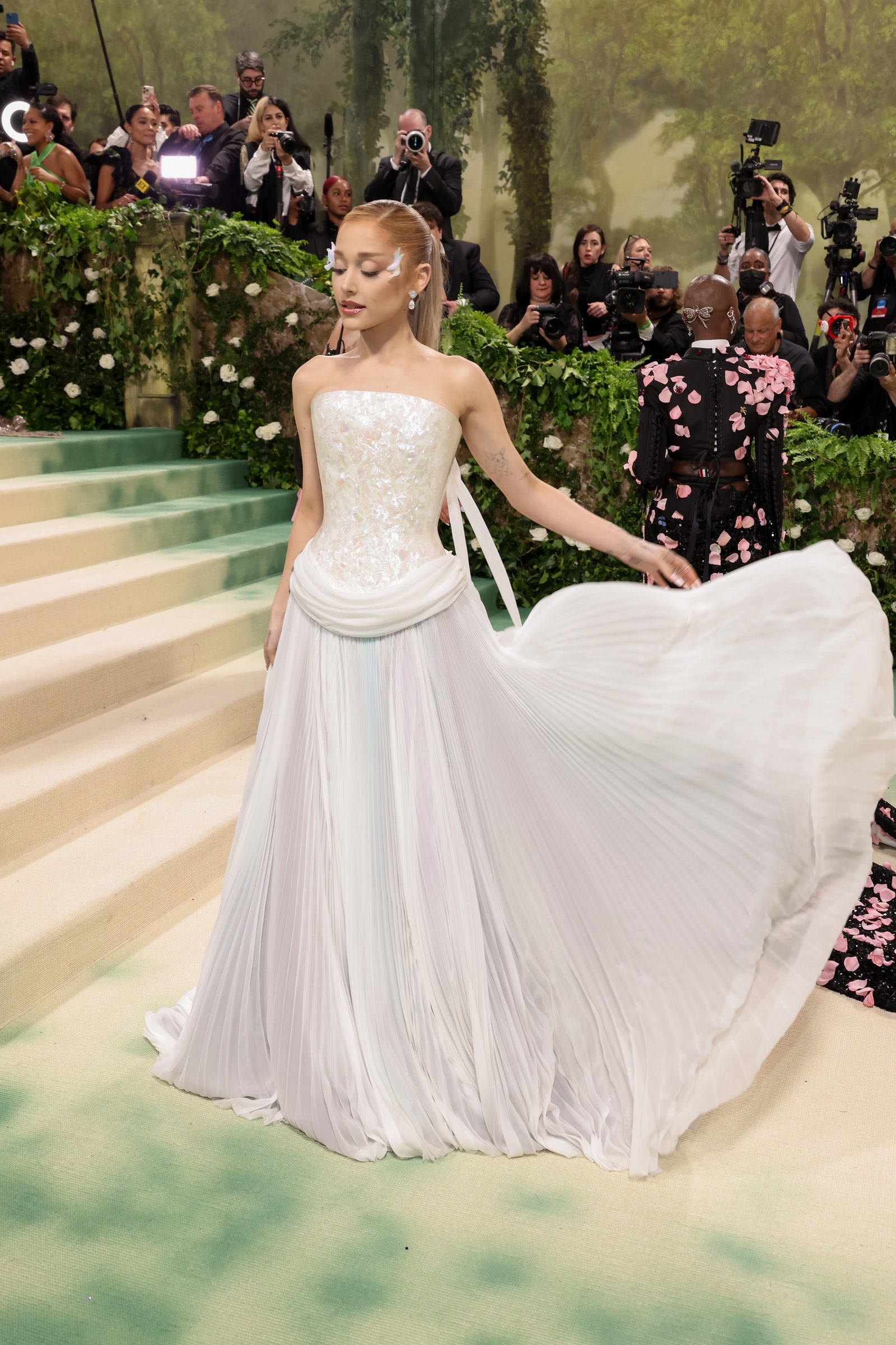 Ariana Grande Met Gala 2024 Her Look Is Glittery Glinda Glam Fashnfly