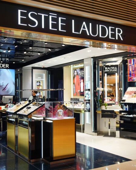 Estée Lauder Tempers Sales View Despite US, China Recovery