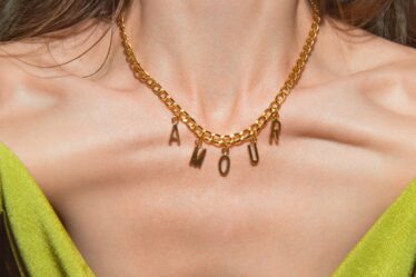 How to choose the perfect necklace for every neckline