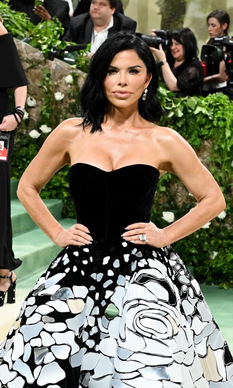 Lauren Sánchez’s ‘Shattered Glass’ gown at the 2024 Met Gala - Fashnfly