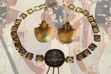 ancient egyiptian necklace and earrings.