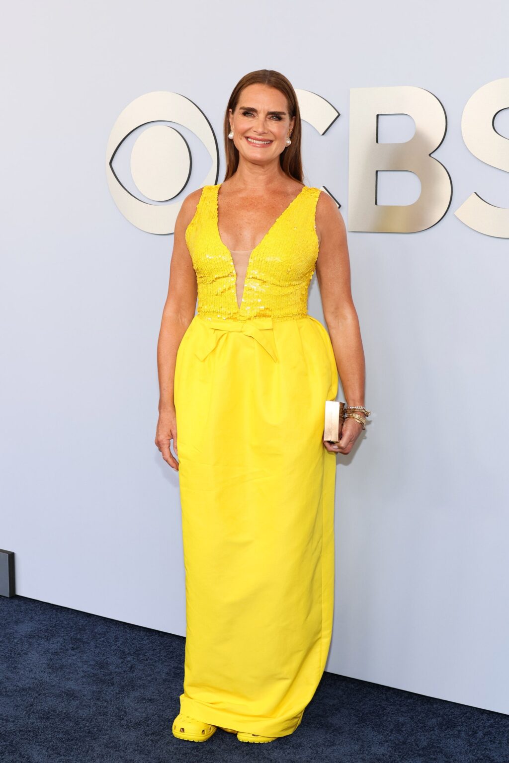 brooke-shields-wore-crocs-to-the-tony-awards-2024-fashnfly