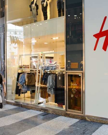 H&M Sinks on Doubts About Margin Target and June Sale Drop
