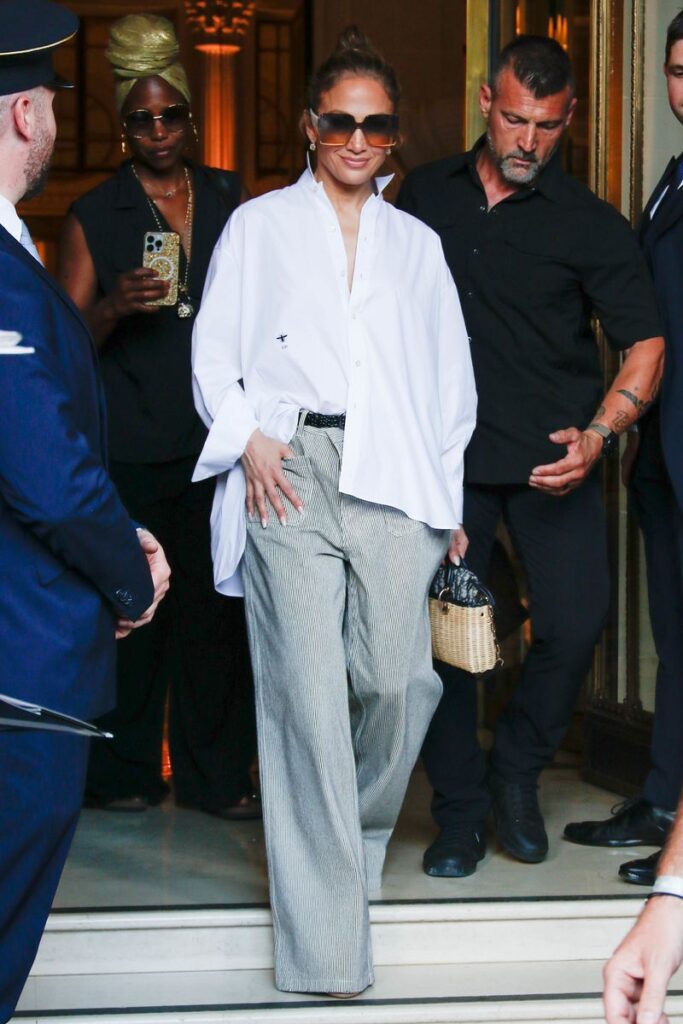 Jennifer Lopez leaves Paris in chic comfort post-Fashion Week - Fashnfly