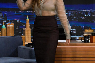 Jessica Alba Wore Fendi On The Tonight Show Starring Jimmy Fallon