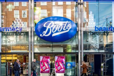 Boots Chief Quits After Walgreens’ Sale Plan Stalls