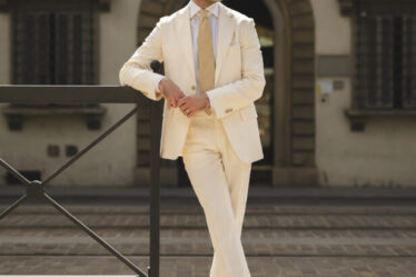 An elegant summer outfit idea with a cream linen suit