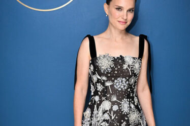 Natalie Portman Wore Oscar de la Renta On The Tonight Show Starring Jimmy Fallon