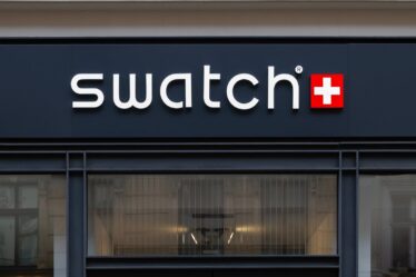 Swatch Shares Plunge as Profit Falls 70% on China Weakness