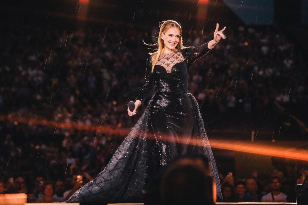 Adele Wore Armani Privé Performing In Munich