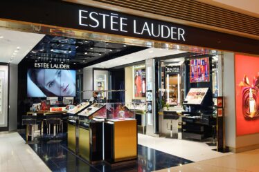 Estée Lauder Sees Annual Sales Below Estimates on China Weakness